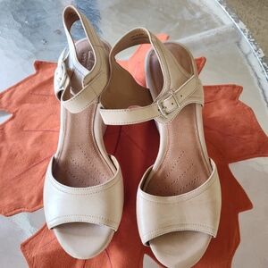 Clark's wedge sandle